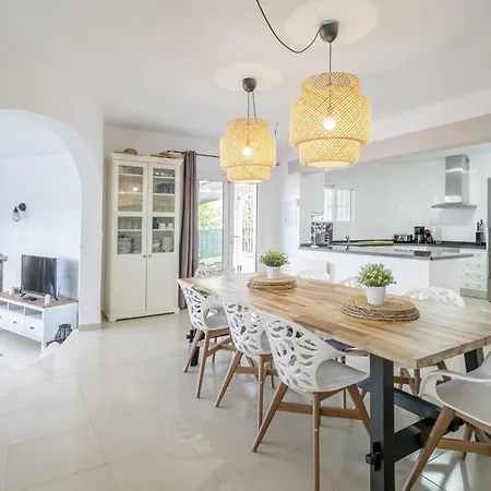 Villa Echappee Ensoleillee A Dans Pour 8